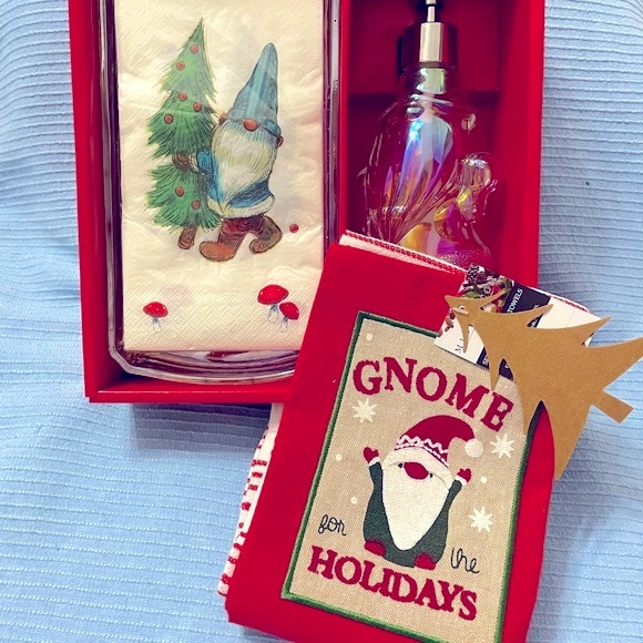 Other - Gnomes holidays kitchen & bath set